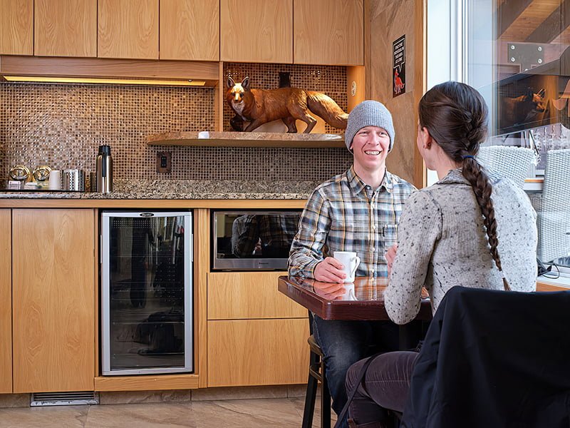 couple drinking coffee in lobby
